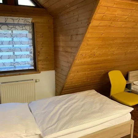 호스텔 Ab - Mit Gemeinschaftsraeumen In Uhingen