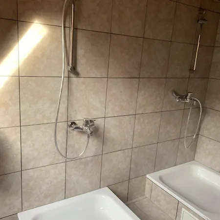 אכסניה Ab - Mit Gemeinschaftsraeumen In Uhingen