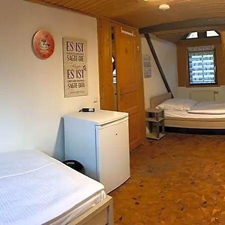 Hostel Ab - Mit Gemeinschaftsraeumen In Uhingen