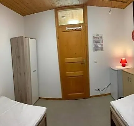 Ab - Mit Gemeinschaftsraeumen In Uhingen