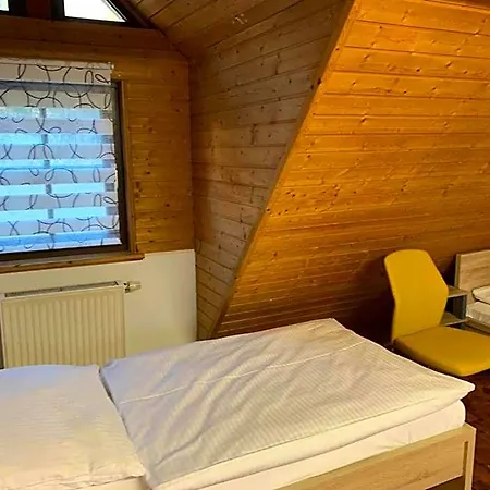 Ab - Mit Gemeinschaftsraeumen In * Uhingen