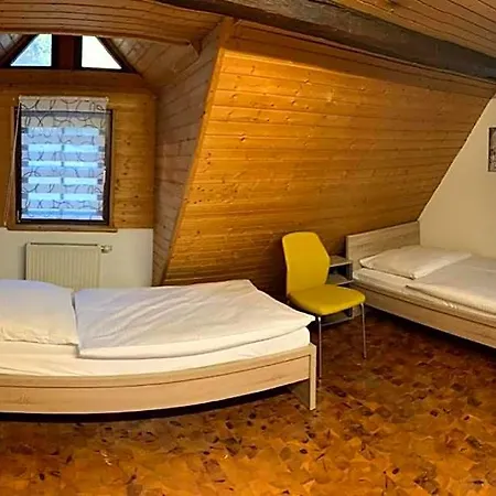 Ab - Mit Gemeinschaftsraeumen In Uhingen