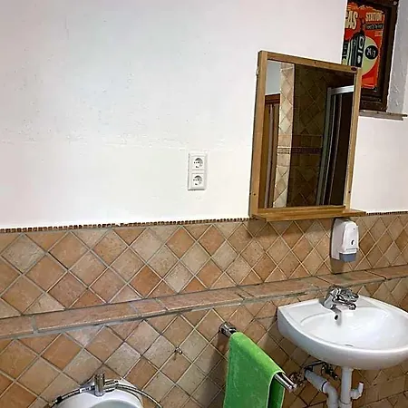 Hostel Ab - Mit Gemeinschaftsraeumen In *