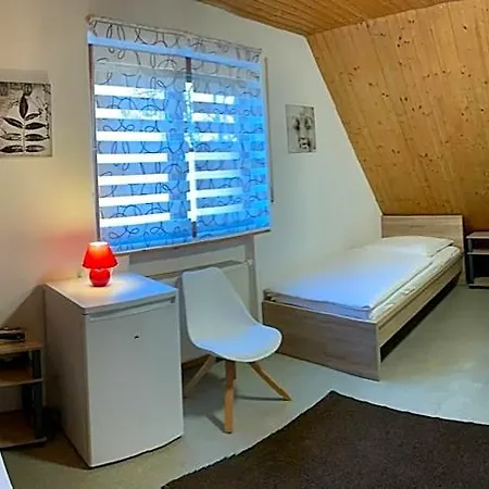 Ab - Mit Gemeinschaftsraeumen In Hostel Uhingen