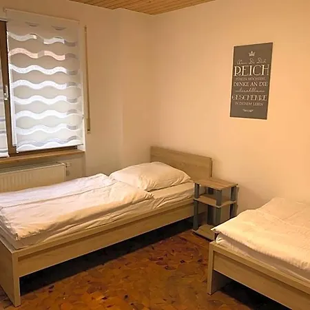 Ab - Mit Gemeinschaftsraeumen In Hostel Uhingen