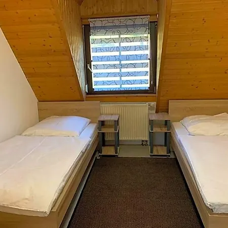 Hostel Ab - Mit Gemeinschaftsraeumen In Uhingen