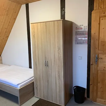 Ab - Mit Gemeinschaftsraeumen In Uhingen