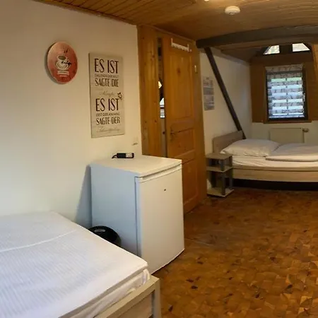 Ab - Mit Gemeinschaftsraeumen In Uhingen *